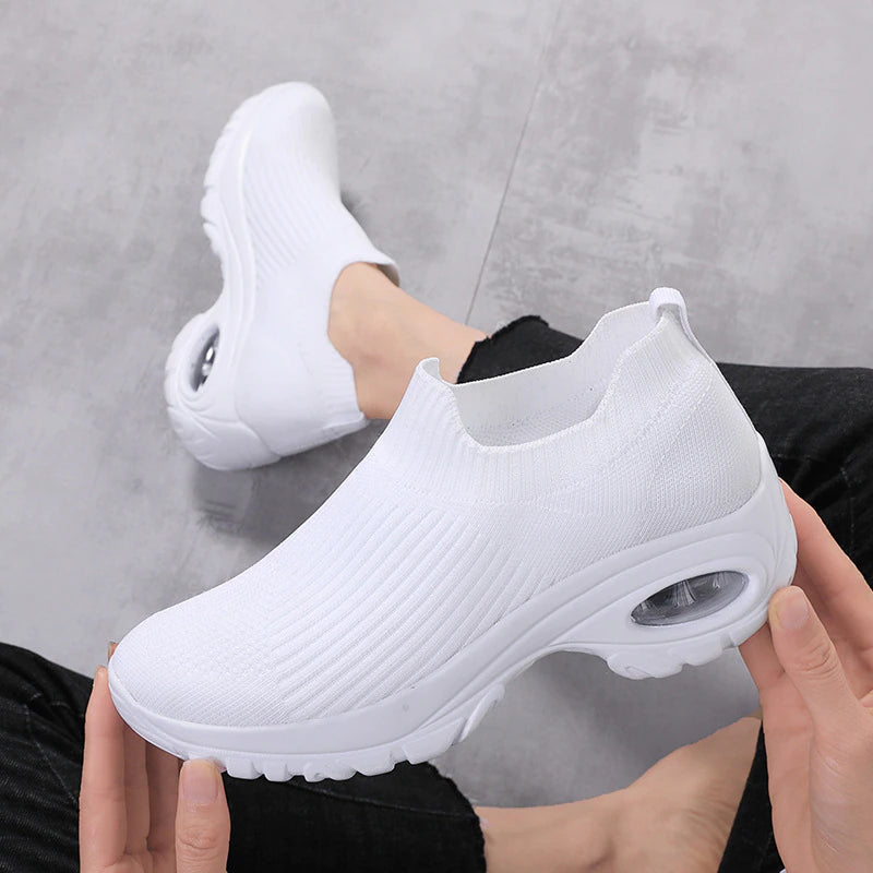 COMFORTABLE SNEAKERS FOR WOMEN AND MEN