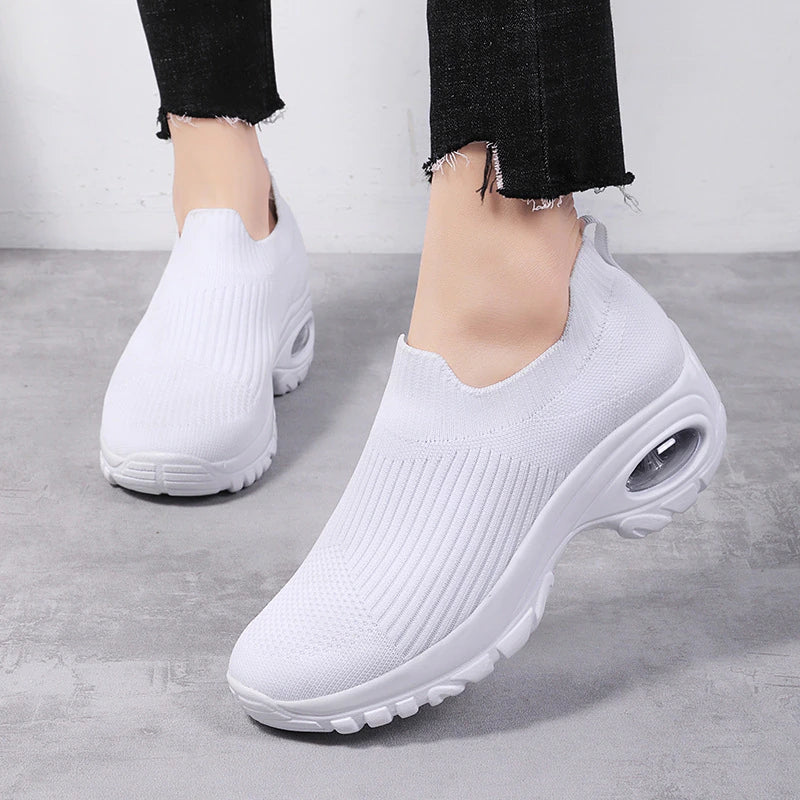 COMFORTABLE SNEAKERS FOR WOMEN AND MEN