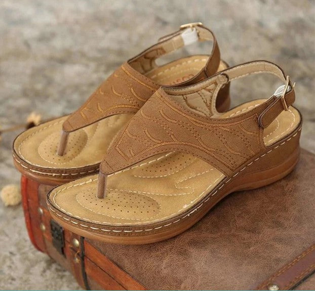 SOFT AND COMFORTABLE SANDALS WITH BACK STRAP