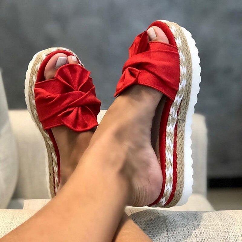 FRESH AND COMFORTABLE PLATFORM SANDALS