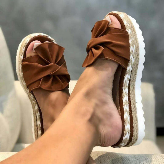 FRESH AND COMFORTABLE PLATFORM SANDALS