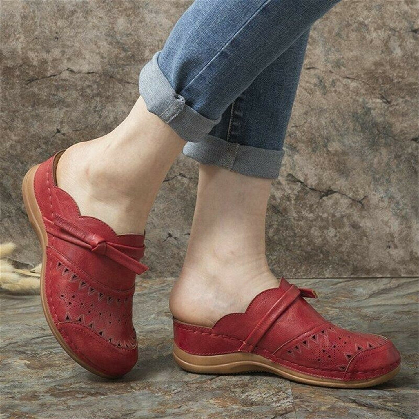 COMFORTABLE WOMEN´S SLIPPERS WITH CUTE VINTAGE DESIGN